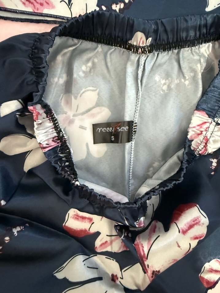 Çiçek Desenli Koyu Mavi Mini Kadın Pijama Takımı - Görsel 3