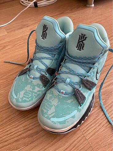 Kyrie 7 