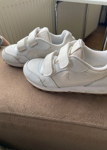 Nike Erkek Çocuk Beyaz Cırt Cırtlı Spor Ayakkabı 27.5