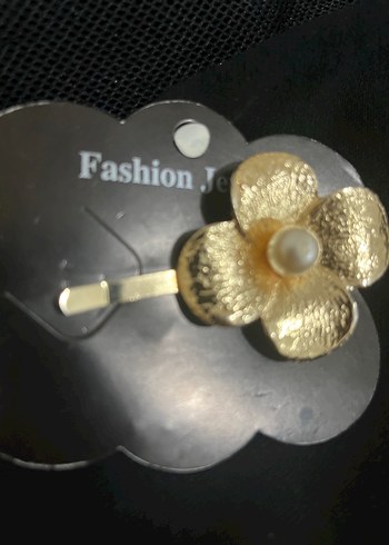 Düğmeli Parlak Altın Çiçek Saç Tokası - Görsel 2