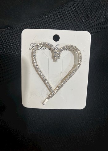 Beyaz Pul Detaylı Kalp Toka - Görsel 2