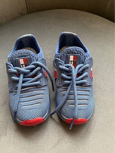 25 numara erkek çocuk spor ayakkabı