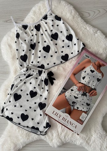 Kalp Desenli, Askılı ve Şortlu Kadın Pijama Takımı