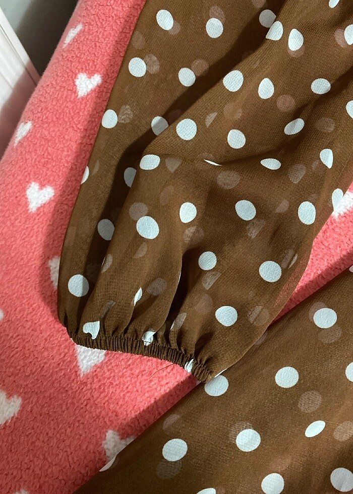 Puantiyeli şifon elbise - Görsel 3