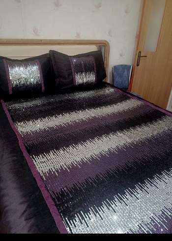 Mor İşlemeli Yatak Örtüsü - Görsel 4