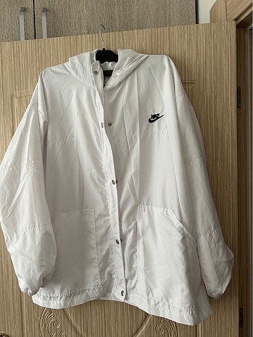 Nike yağmurluk