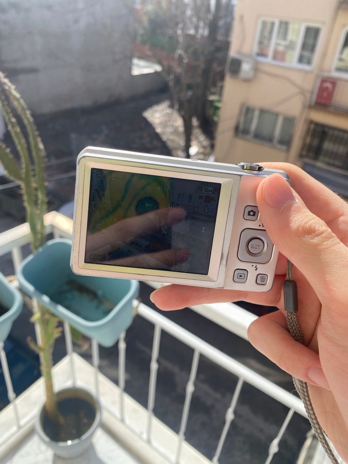 Casio exilim z-28 fotoğraf makinesi - Görsel 2