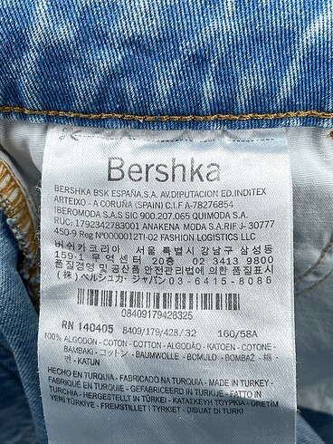 32 Beden mavi Renk Bershka Mini Şort %70 İndirimli.