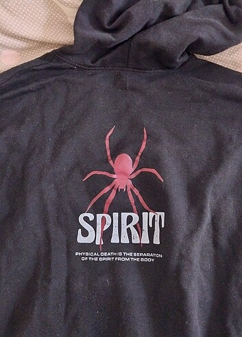 Siyah kapşonlu sweatshirt 