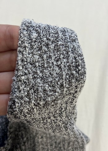 Gri V Yaka Örgü Kadın Atlet - Görsel 3