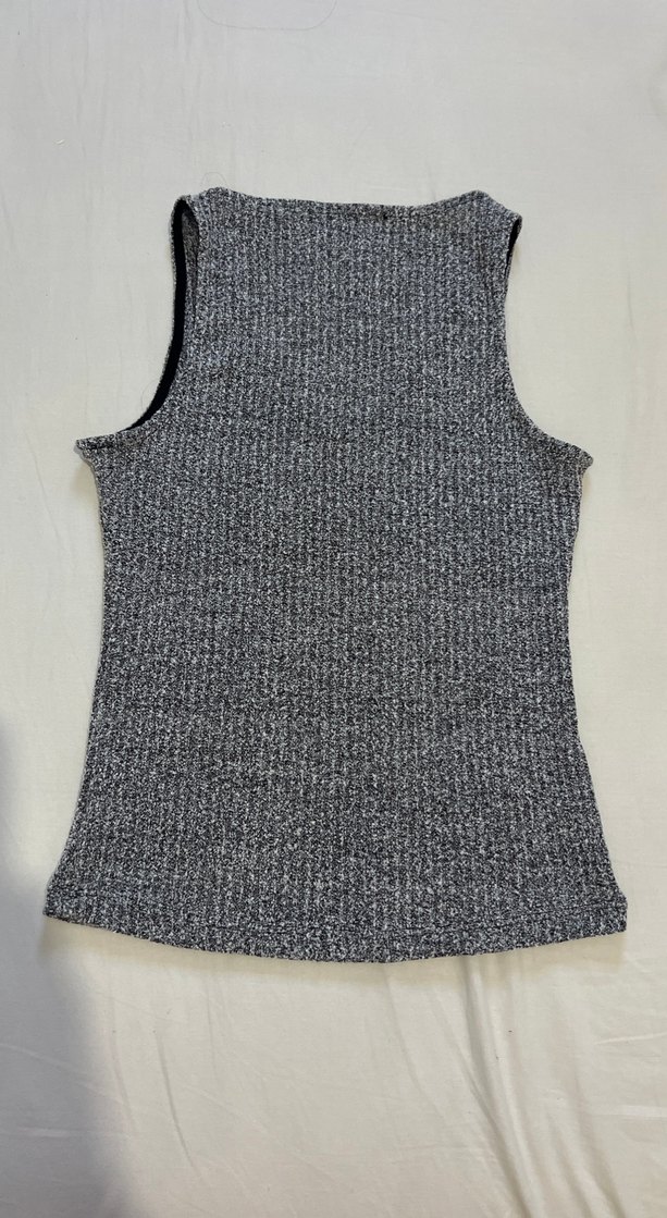 Gri V Yaka Örgü Kadın Atlet - Görsel 2