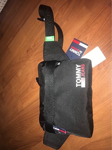 Tommy Hilfiger bel çantası