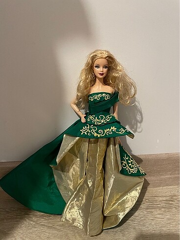 Barbie 2011 yılbaşı barbiesi