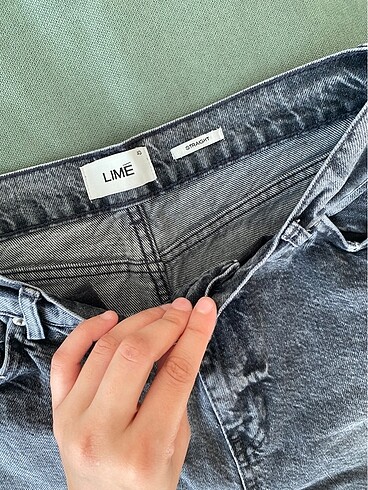Diğer paça detaylı jean