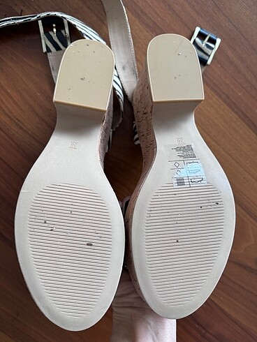 H&M H&M dolgu topuk sandalet