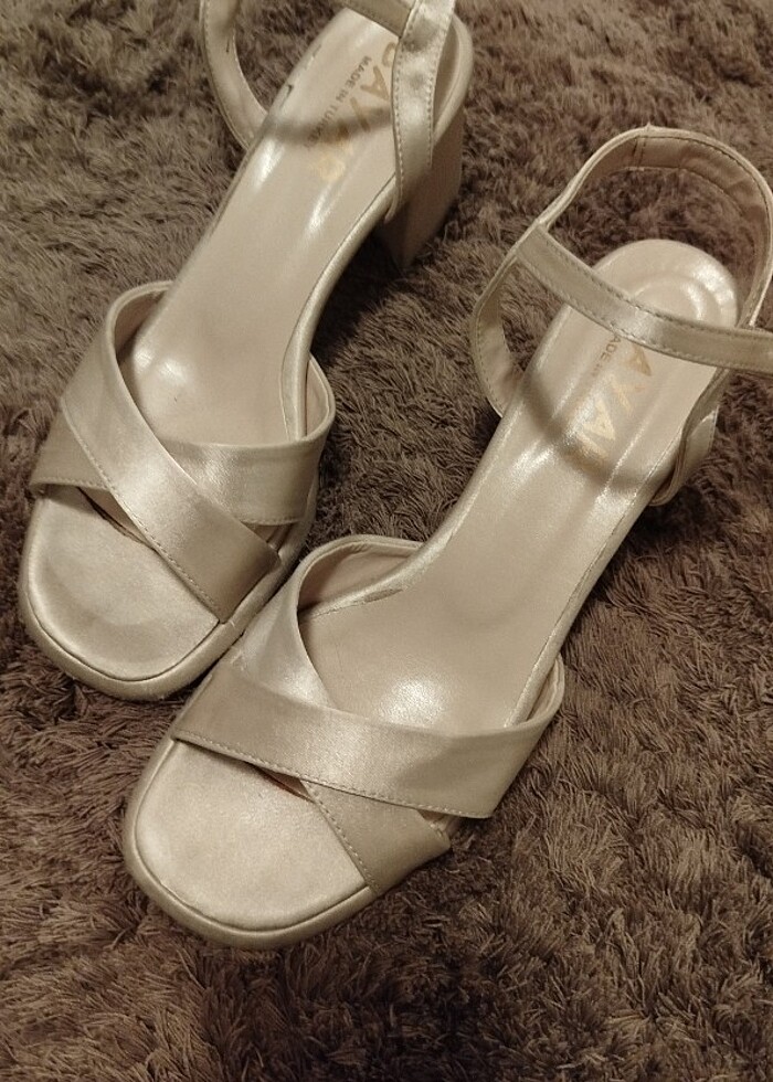 Saten topuklu ayakkabı - Görsel 3