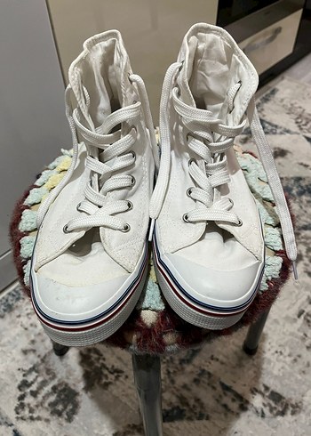 38 Beden beyaz Renk converse ayakkabı
