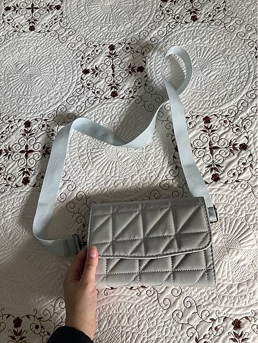 Kapitone askılı çanta