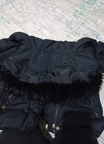 Zara Mont 
