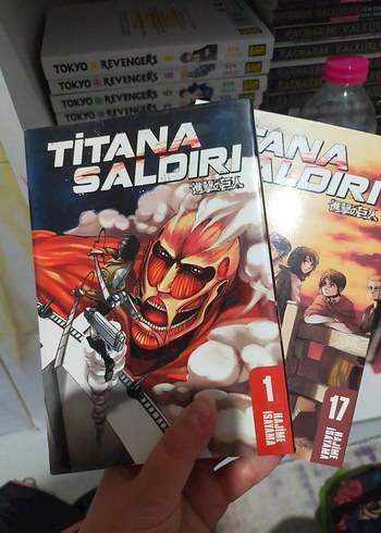 Titana Saldırı Manga Sayı 1 ve 17