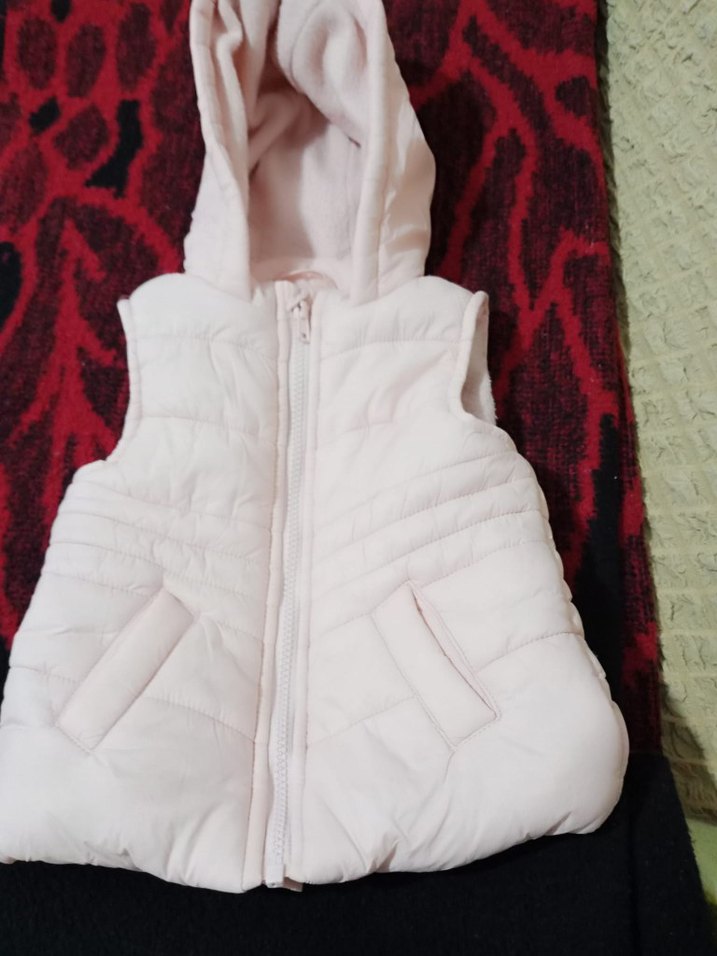 Kız Çocuk Beyaz Kürklü Kapüşonlu Yelek - Görsel 2