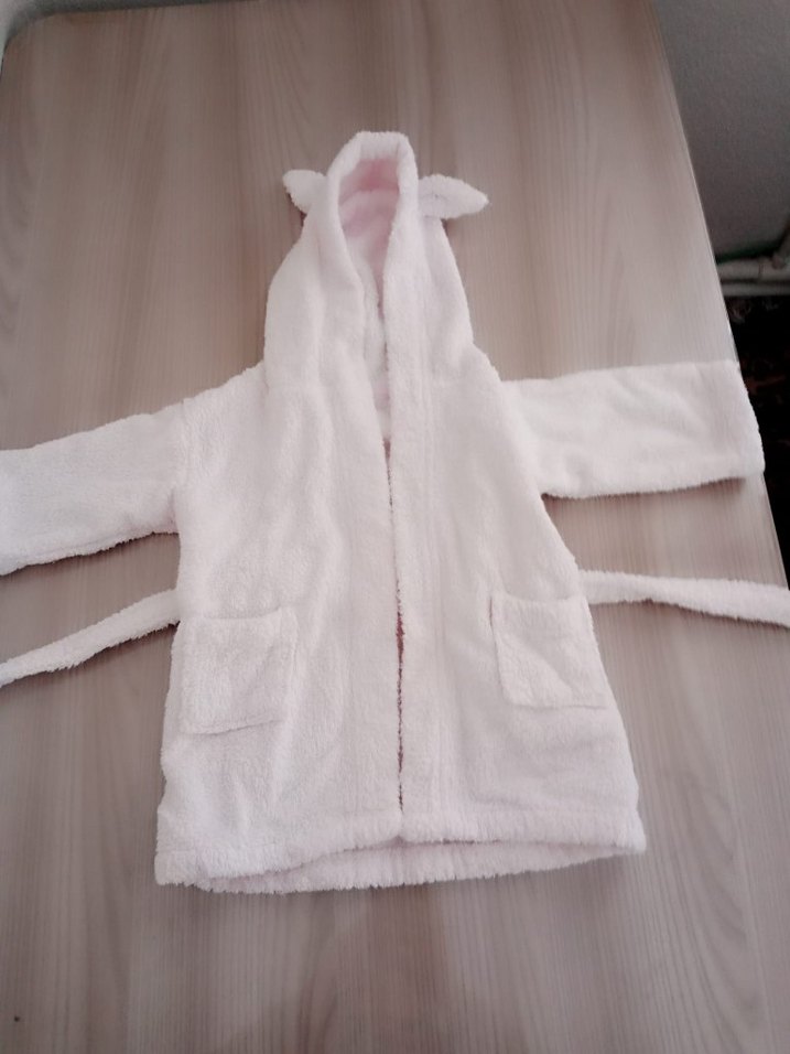 Kız Çocuk Beyaz Peluş Bornoz Kapüşonlu - Görsel 2