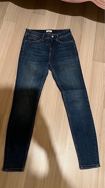 Twist skinny jean