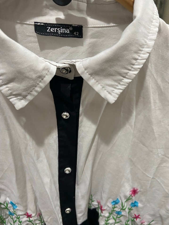 Nakışlı Siyah Beyaz Pamuklu Kadın Gömlek - Görsel 3