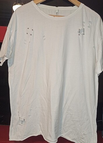 Stradivarius piercingli t-shirt 