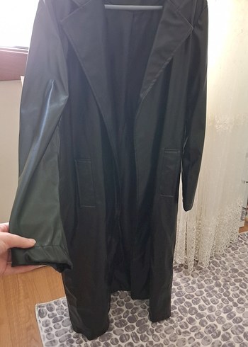 Siyah Deri Uzun Kadın Trençkot hiç kullanılmadı kalıbı geniş