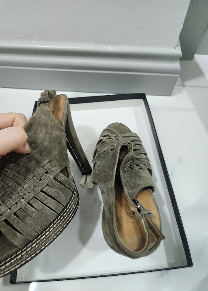 Yüksek topuk sandalet - Görsel 2