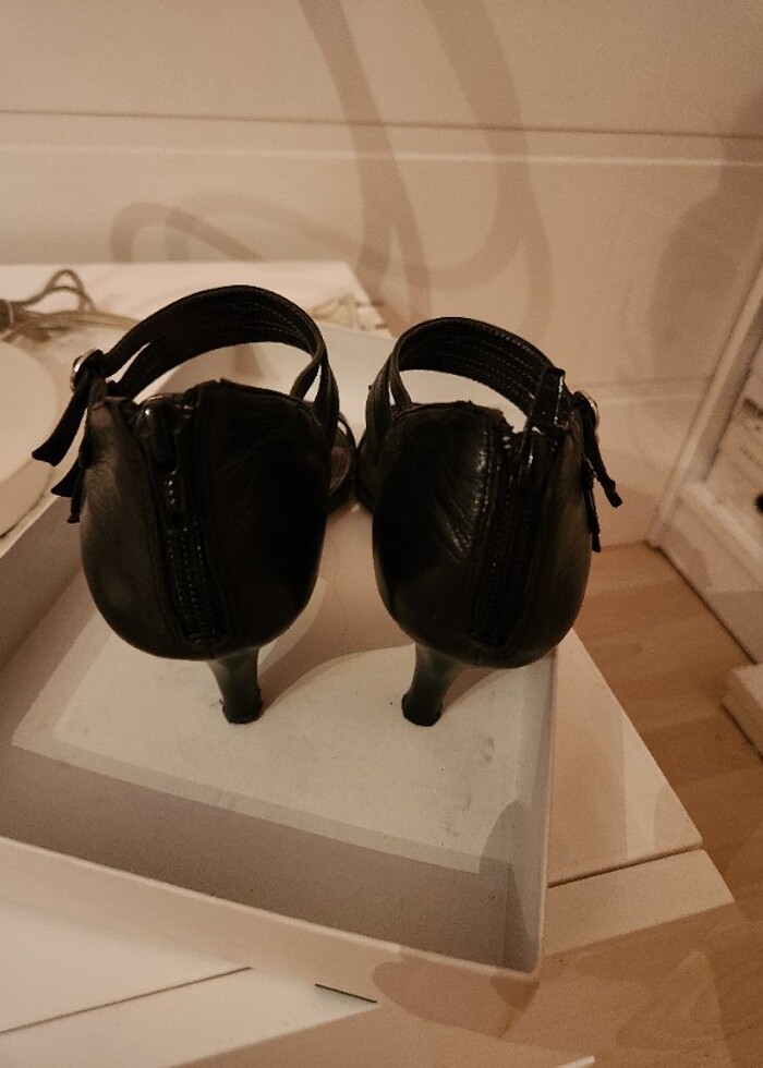 İnce topuklu sandalet - Görsel 3