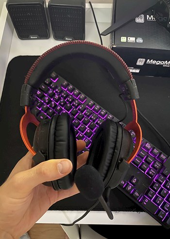 Beden HyperX Cloud 2 oyuncu kulaklığı