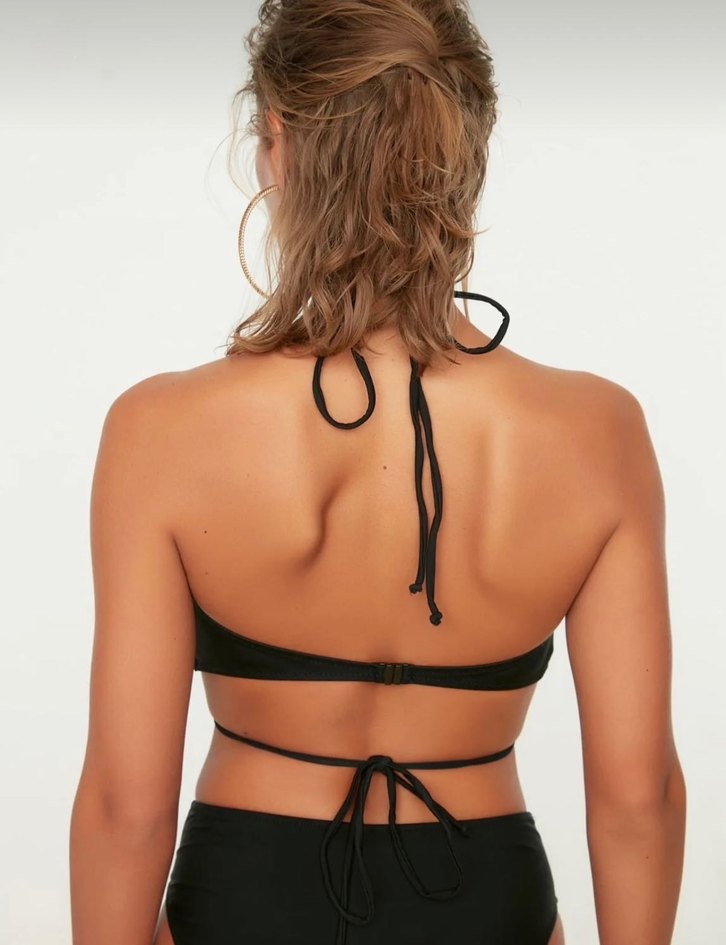 Siyah İnce Askılı Bağlama Detaylı Bikini Üstü - Görsel 2