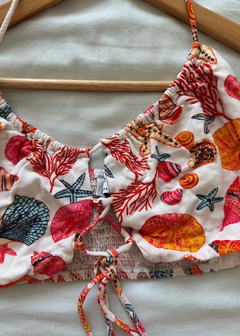 Bershka Renkli Deniz Kabuğu Desenli Boyundan Bağlamalı Crop Top - Görsel 4