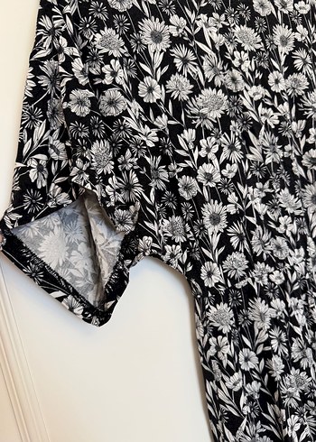 Stradivarius Siyah Beyaz Çiçekli Kısa Tulum - Görsel 5