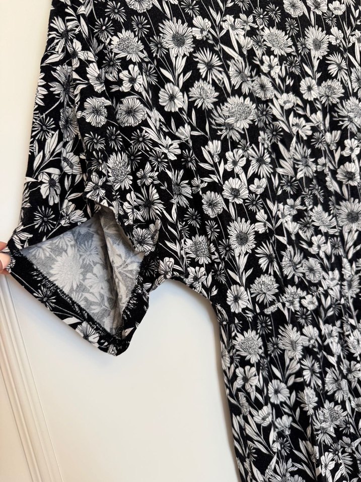 Stradivarius Siyah Beyaz Çiçekli Kısa Tulum - Görsel 5