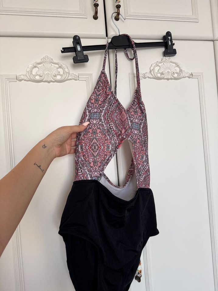 Kadın Pembe Siyah Desenli Cut Out Mayo - Görsel 3