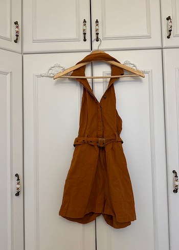 Tarçın Rengi Sırtı Açık Kısa Cepli Tulum - Görsel 4