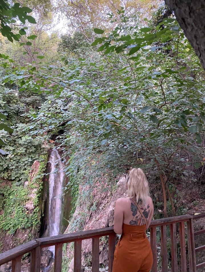 Tarçın Rengi Sırtı Açık Kısa Cepli Tulum - Görsel 2