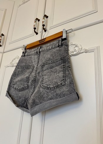 H&M Kadın Gri Yüksek Bel İnce Denim Şort - Görsel 3
