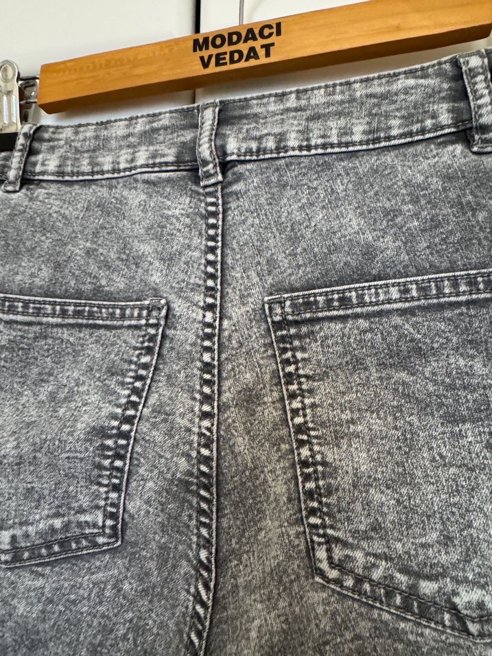 H&M Kadın Gri Yüksek Bel İnce Denim Şort - Görsel 4