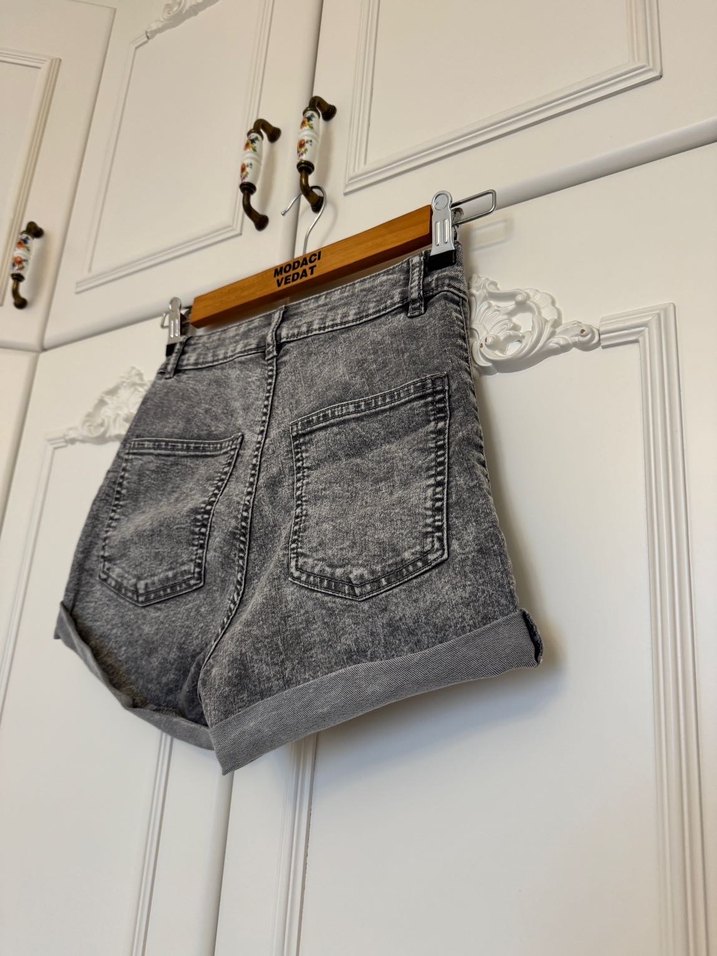 H&M Kadın Gri Yüksek Bel İnce Denim Şort - Görsel 3