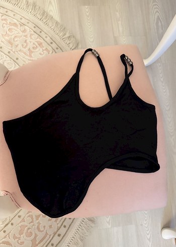 Siyah Boncuk Askı Detaylı Asimetrik Kesim Crop Top - Görsel 5