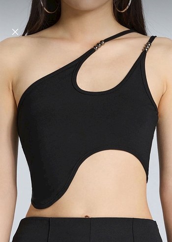 Siyah Boncuk Askı Detaylı Asimetrik Kesim Crop Top - Görsel 4