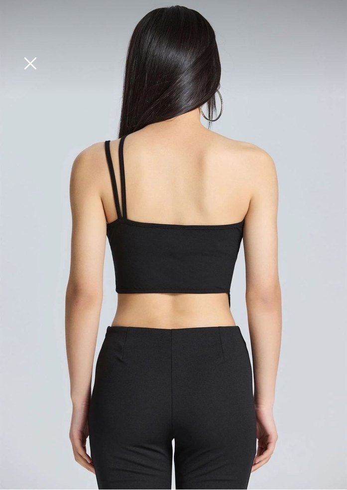 Siyah Boncuk Askı Detaylı Asimetrik Kesim Crop Top - Görsel 3