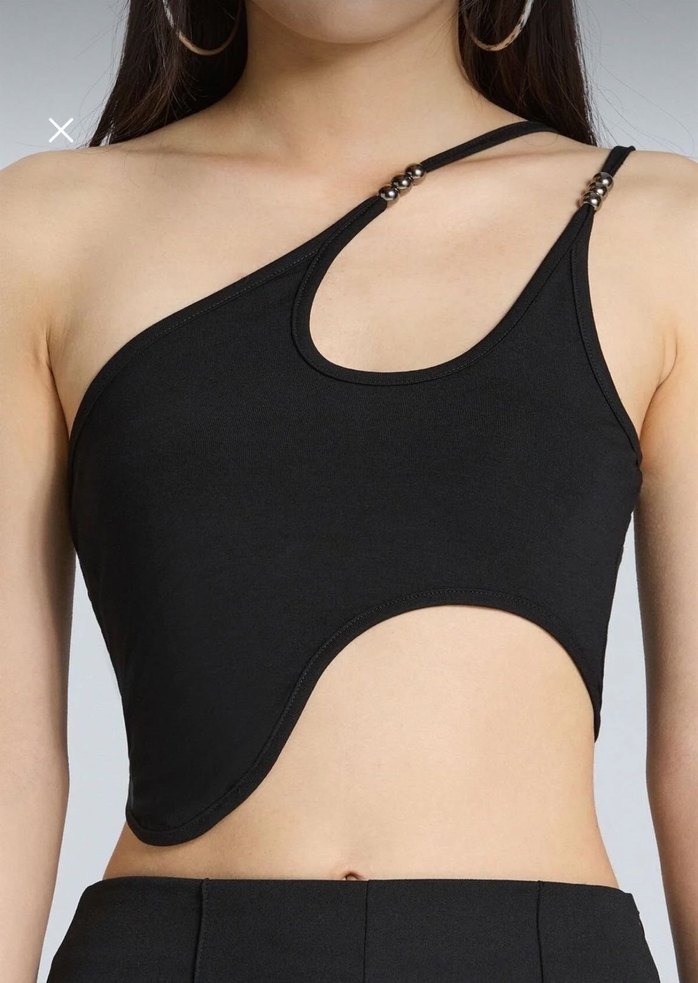 Siyah Boncuk Askı Detaylı Asimetrik Kesim Crop Top - Görsel 4