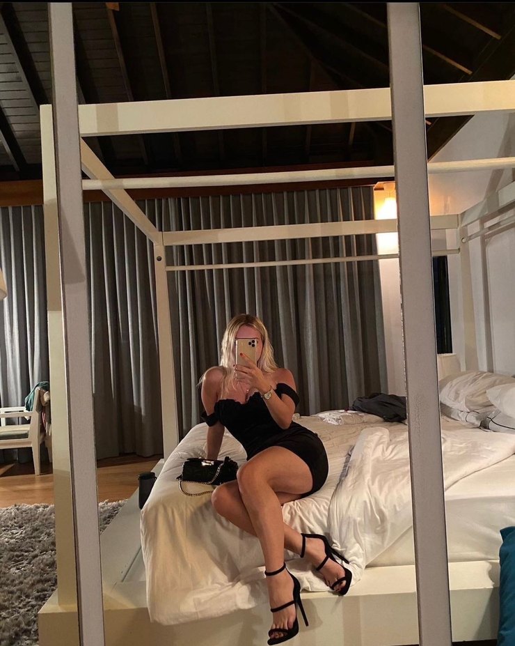 Siyah Düşük Askılı Straplez Kadife Kalem Mini Elbise - Görsel 4