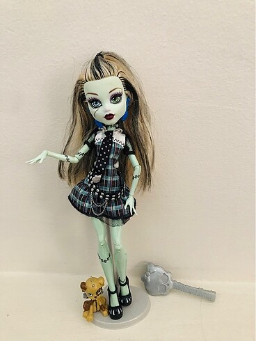 Monster High Frankie Stein - çantası var