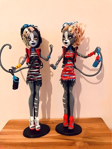 Mattel Monster High Zombie Shake Meowlody and Purrsephone